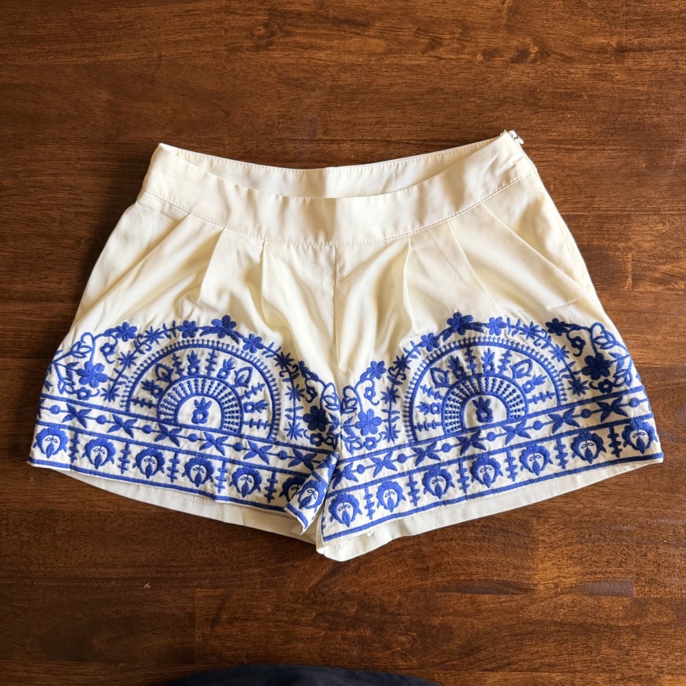 Sis Sis Women Cream Blue Embroidered High Waisted Boho Shorts Size Medium